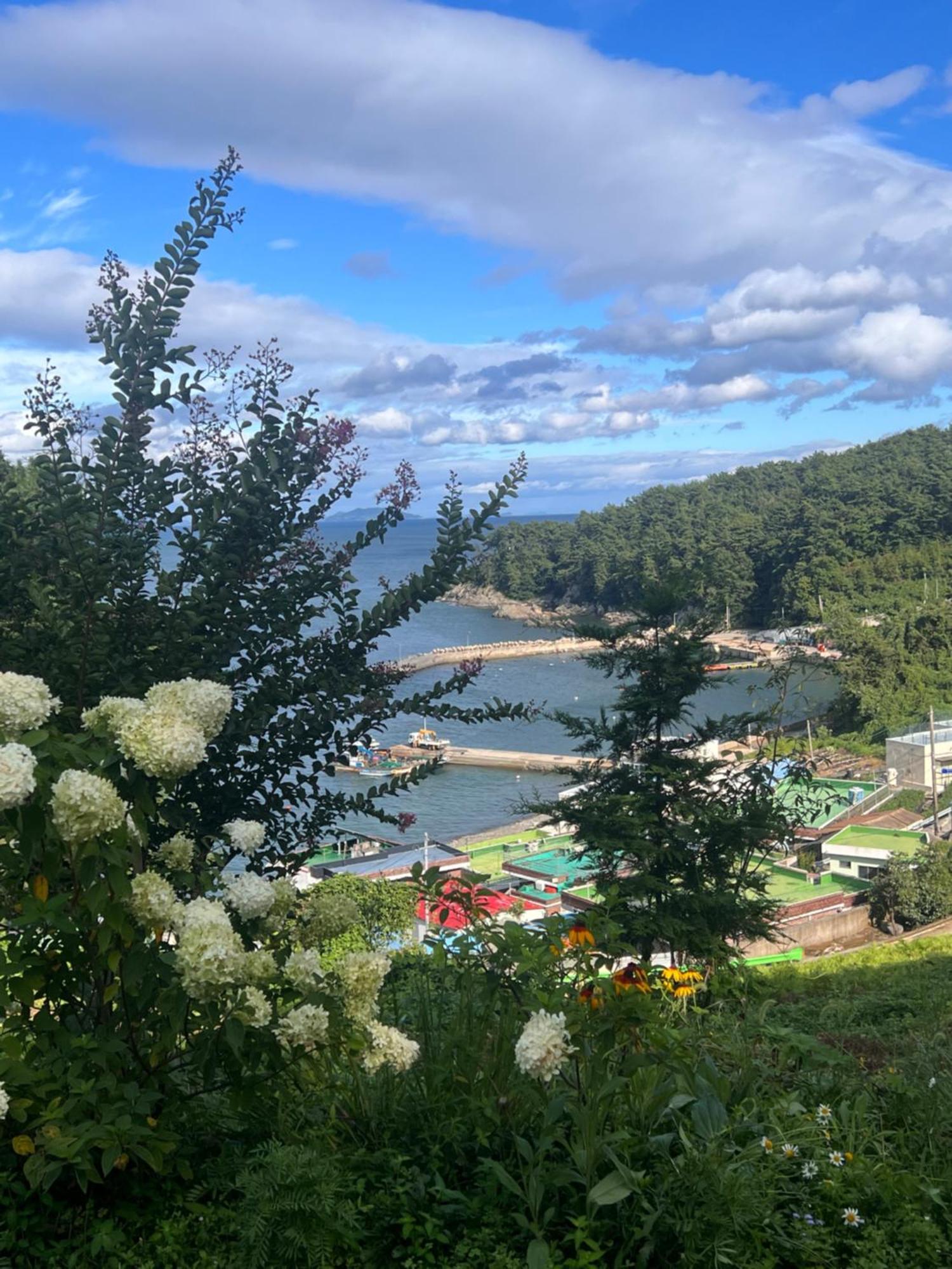 Country House Exclamation Mark & Comma Namhae Ngoại thất bức ảnh