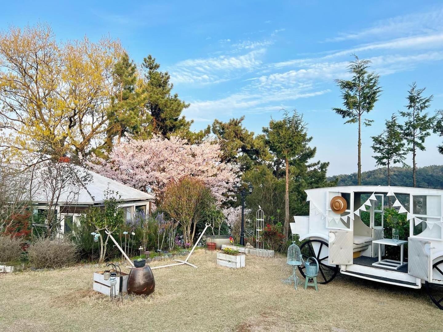Country House Exclamation Mark & Comma Namhae Ngoại thất bức ảnh