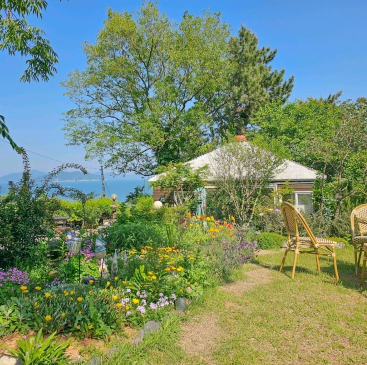 Country House Exclamation Mark & Comma Namhae Ngoại thất bức ảnh
