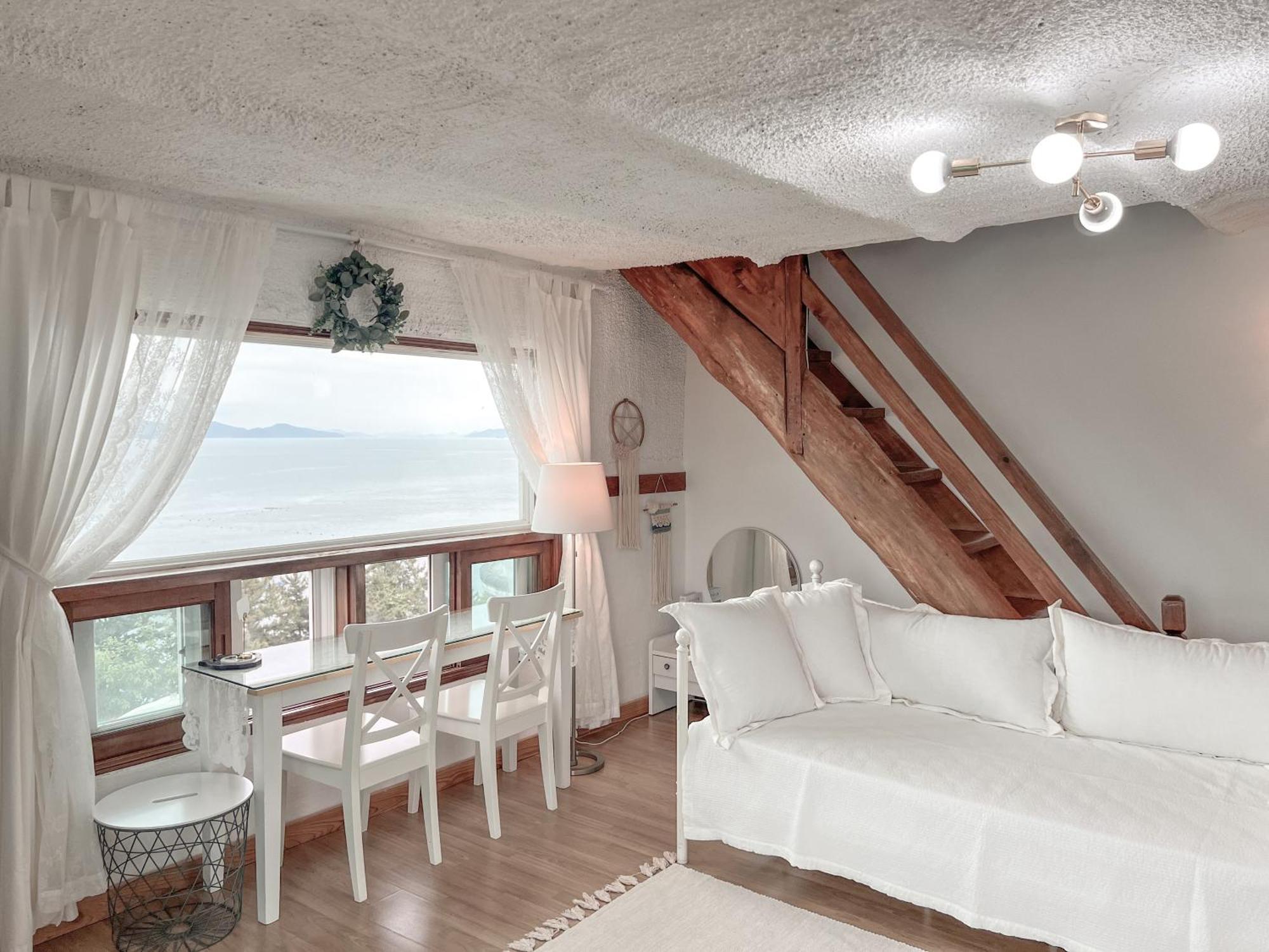 Country House Exclamation Mark & Comma Namhae Ngoại thất bức ảnh