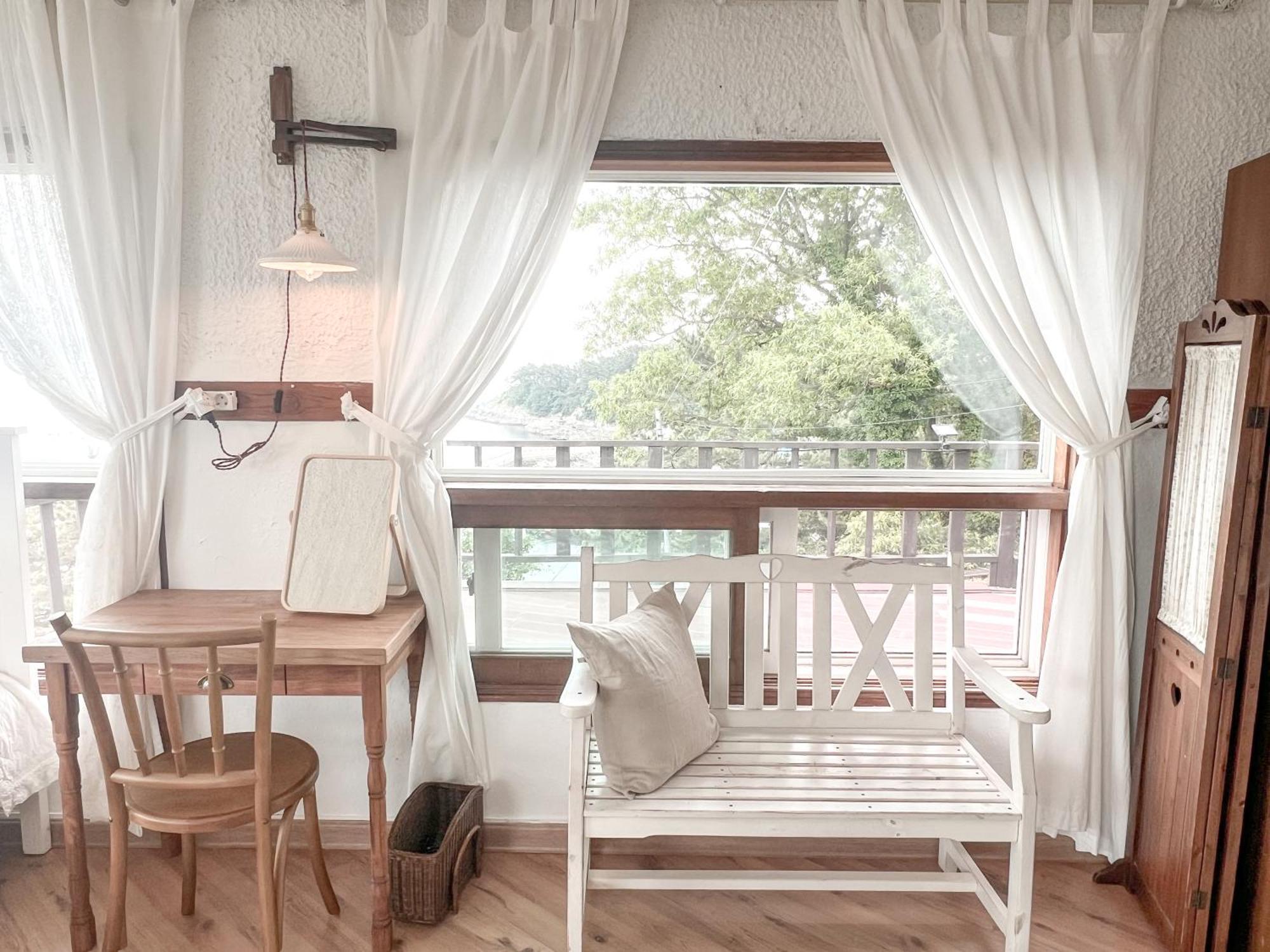 Country House Exclamation Mark & Comma Namhae Ngoại thất bức ảnh