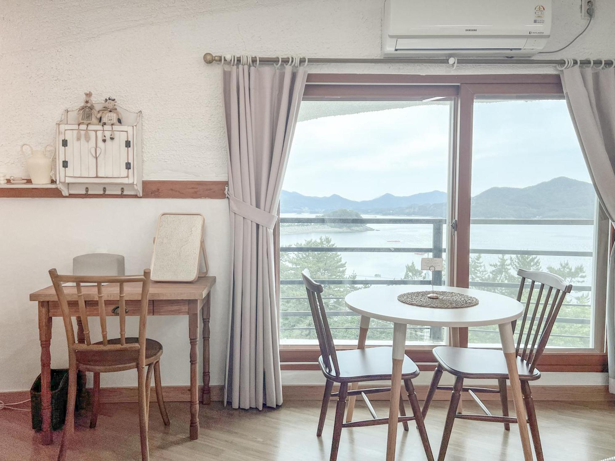 Country House Exclamation Mark & Comma Namhae Ngoại thất bức ảnh