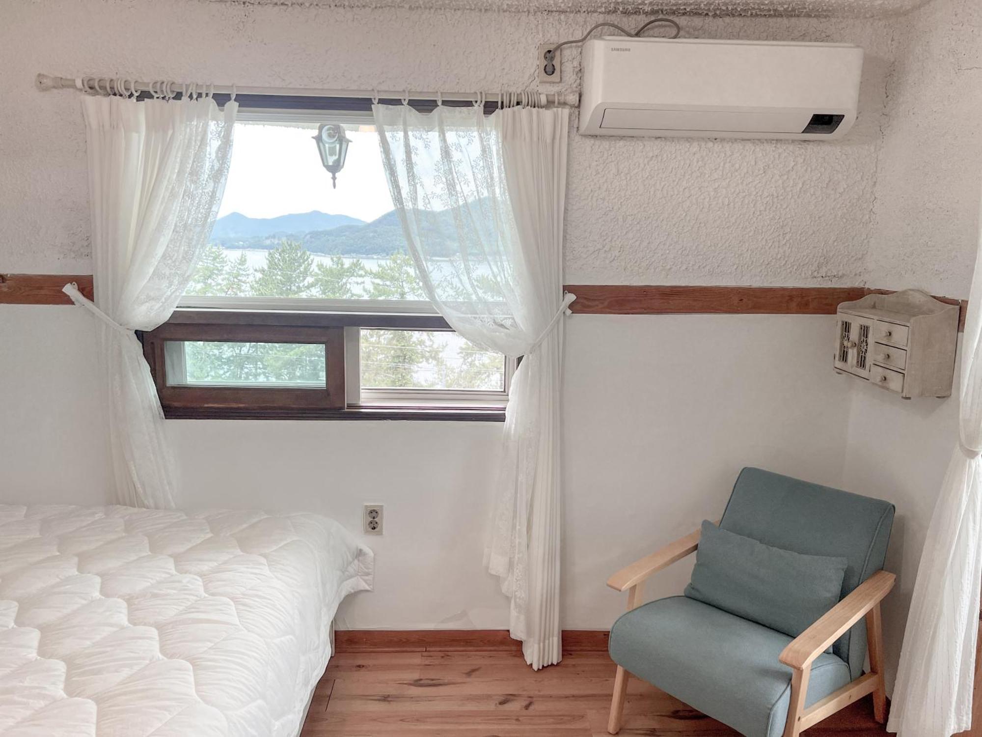 Country House Exclamation Mark & Comma Namhae Ngoại thất bức ảnh