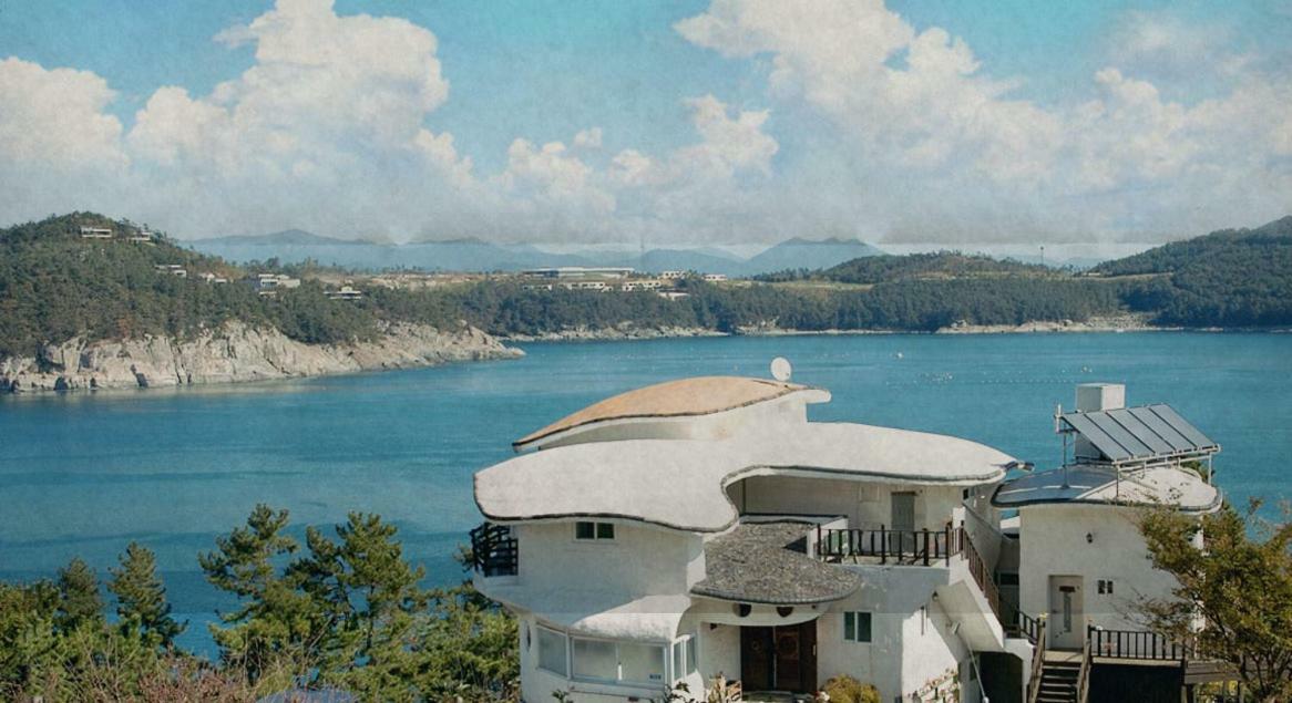 Country House Exclamation Mark & Comma Namhae Ngoại thất bức ảnh