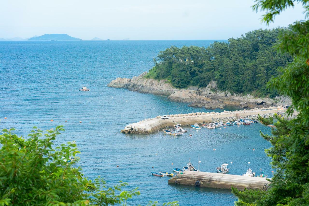 Country House Exclamation Mark & Comma Namhae Ngoại thất bức ảnh